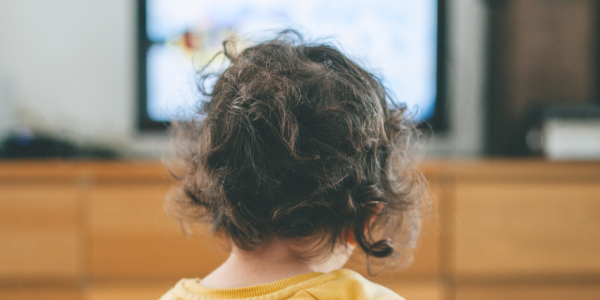 Comida y pantallas: ¿Cómo evitar que los niños coman distraídos y fomentar hábitos conscientes?